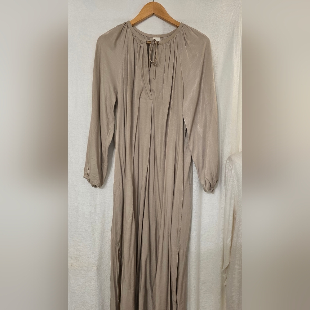 H&M FLOWING DRESS NEW W/O TAGS SIZE MEDIUM